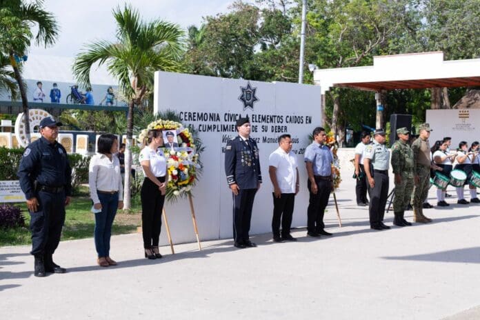 Ayuntamiento de Tulum rinde honores a policías caídos en el cumplimiento del deber