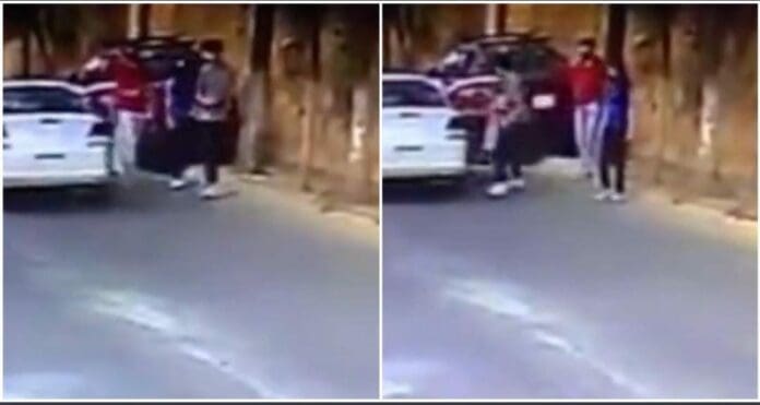 Un joven empujó a un sujeto y gracias a ello frustró un asalto; todo quedó grabado; esto ocurrió en el Estado de México. Foto: Captura de video