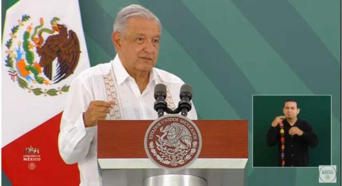 AMLO criticó a los opositores que dijeron que no van a aprobar ninguna de sus reformas; dijo que no ayudan y que nada más estorban. Foto: Captura de video