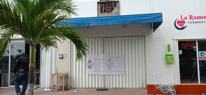 Una tienda de artesanías en Cozumel resguardaba en su interior una fuerte cantidad de narcóticos; hay tres sujetos detenidos.