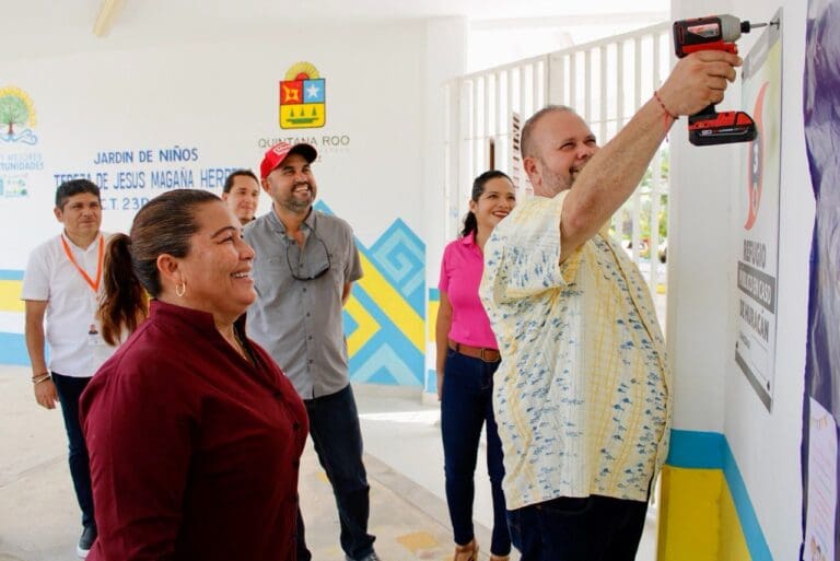 Renuevan señalamientos para identificar refugios temporales de Puerto Morelos