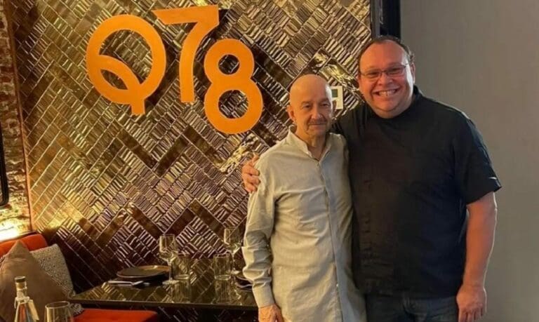 La visita de Carlos Salinas de Gortari a un restaurante en España se volvió viral, luego que el chef del lugar compartiera una imagen. Foto: Redes sociales