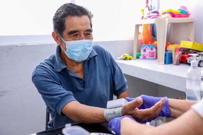 Ofrecen servicios de cuidados para el adulto mayor en DIF Tulum