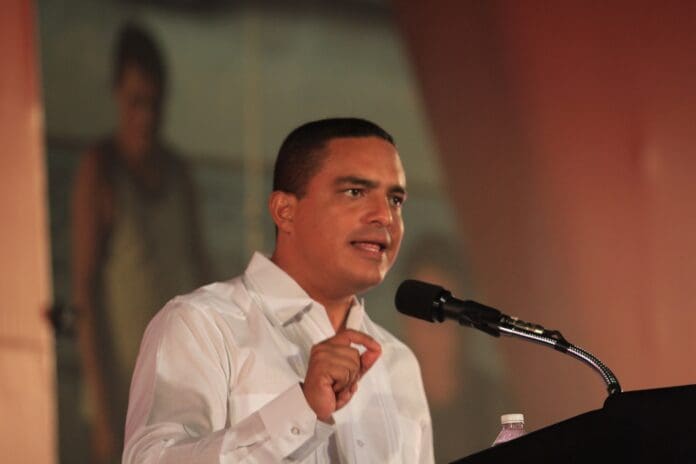 Raymundo King compra la Justicia para no pagar la pensión de sus hijos