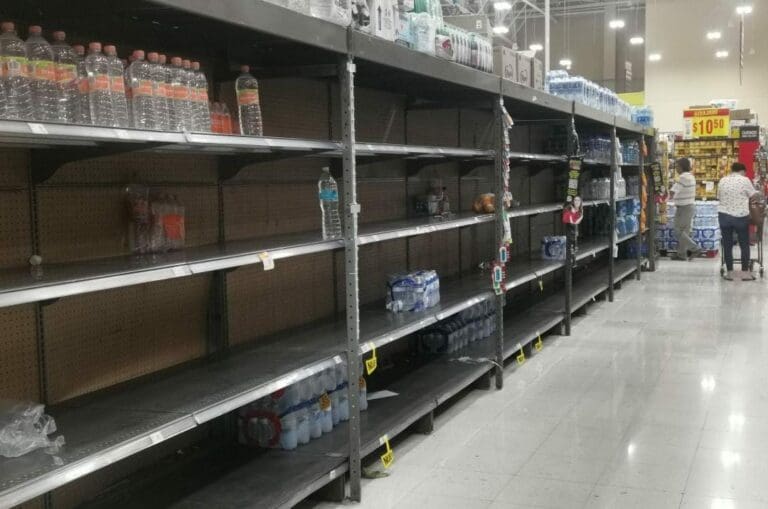 Reportan desabasto de agua embotellada en Monterrey; todas las botellas han escaseado menos las de una marca. Ve cuál. Foto: Redes sociales