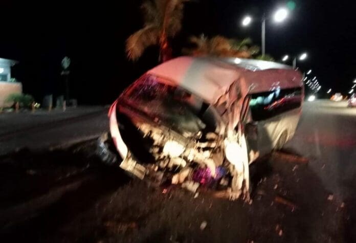 Choca automovilista contra palmera en el bulevar Colosio de Cancún￼