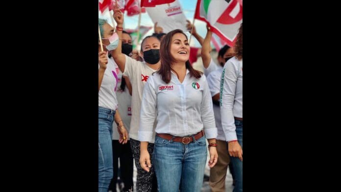 Deborah Angulo seguirá trabajando por el Distrito 15