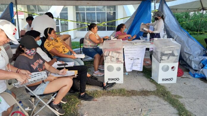 Avanza conteo de votos tras cierre de casillas en los once municipios de Quintana Roo