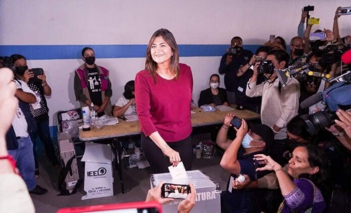 Morena denuncia que el teléfono de su candidata en Aguscalientes fue hackeado, que le quitaron la luz y han acosado a otros morenistas. Foto: Redes de Nora Ruvalcaba