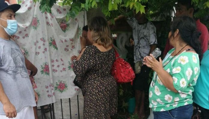 Se ubicó un domicilio en el que supuestamente había gente pagando el voto a favor de la candidata Laura Fernández Piña. Foto: Redes sociales