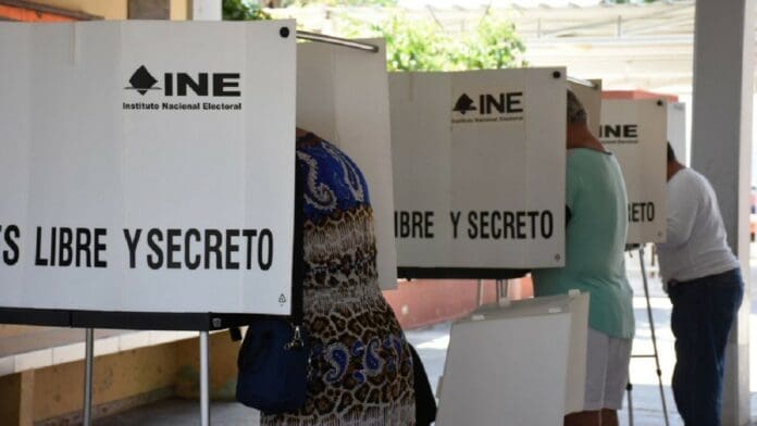 El gobernador de Durango, José Rosas Aispuro, confirmó la desaparición de cuatro personas, algunos de ellos operadores de MORENA.