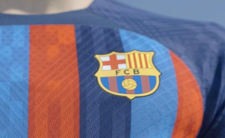 Barcelona presentó su uniforme titular para la temporada 2022-2023. Destaca el azul marino y su nuevo patrocinador: Spotify. Foto: FC Barcelona