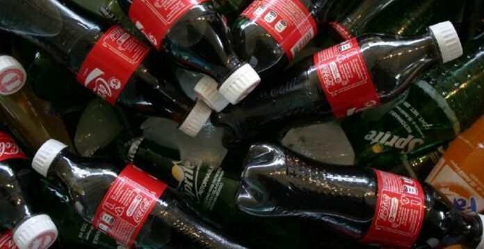 Los productos de Coca-Cola subirán de precio; esto impactará el bolsillo de los mexicanos, que pese a ello seguirán consumiendo. Foto: Sin Embargo