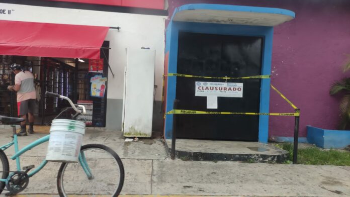 Detienen a meseros por retener a cliente en bar de Playa del Carmen