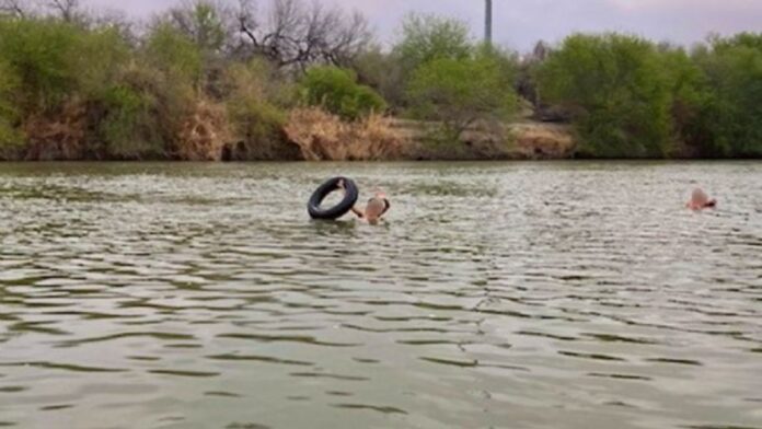 Madre se ahoga en el Río Bravo frente a su hijo; quería llegar a EEUU