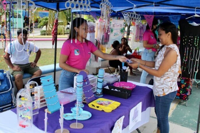 Realizan con éxito en Puerto Morelos el Festival del Taco y el Mercadito de Mujeres emprendedoras