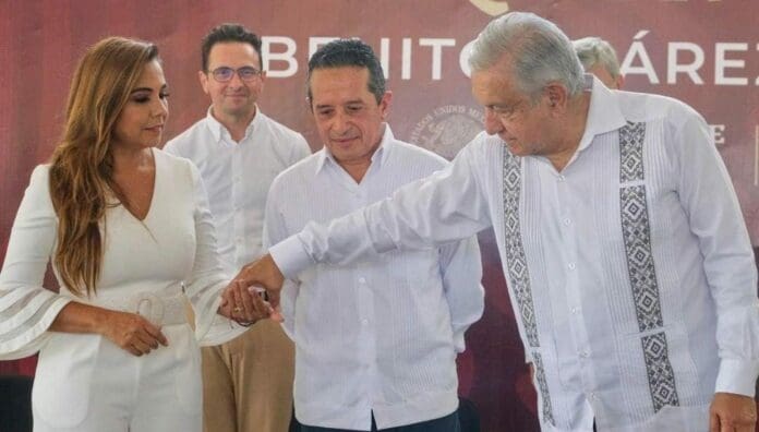 AMLO visitó Cancún, donde dio el banderazo a algunas obras. Además le deseó el mejor de los éxitos a Mara Lezama, gobernadora electa.