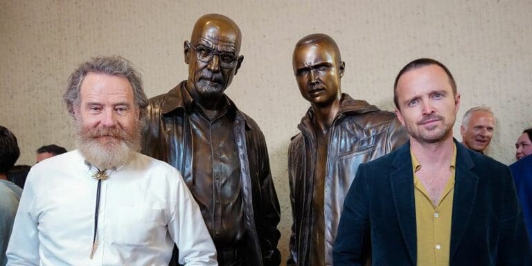 Develan estatuas de protagonistas de Breaking Bad en Albuquerque