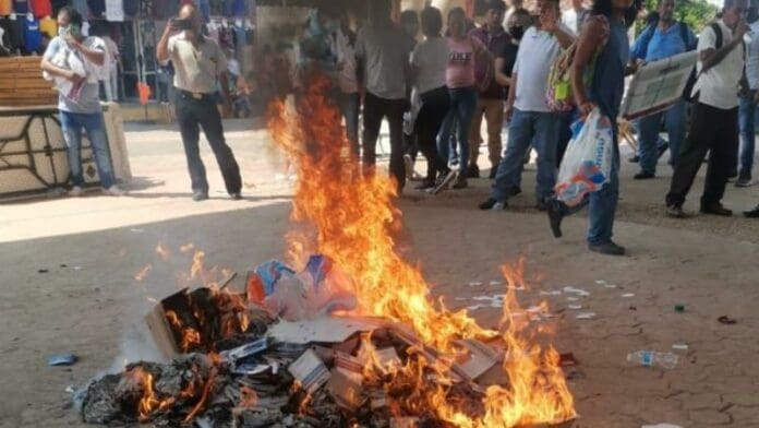 Durante el proceso de votación se han denunciado diversos tipos de irregularidades