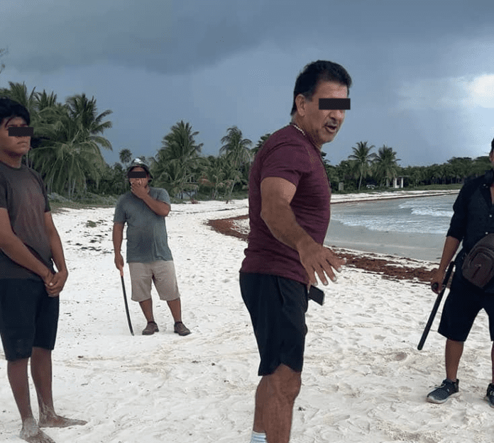 Denuncian a sujetos armados que agreden y amenazan a turistas en la playa de Xpu-Ha