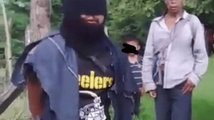 Habitantes de Chiapas queman vivo a hombre que acusan de robar guajolotes