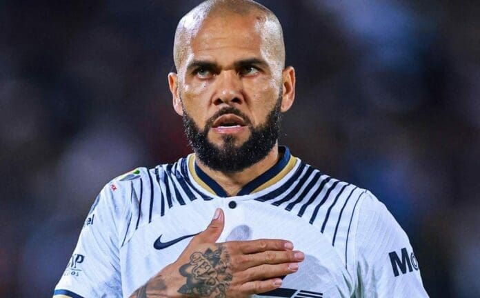 Dani Alves ha debutado con los Pumas de la UNAM en esta jornada de la Liga MX; la gente está muy contenta por ello.