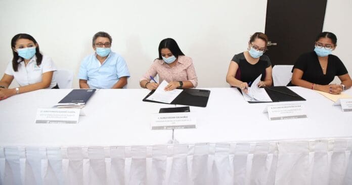 Firma Blanca Merari convenio de colaboración con el Instituto Universitario de Alta Formación