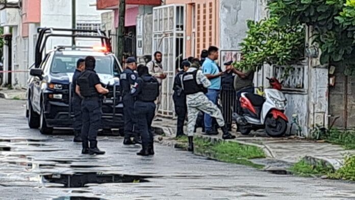Por un disparo en la cabeza, trasladan al hospital a presunto narcomenudista de Cozumel