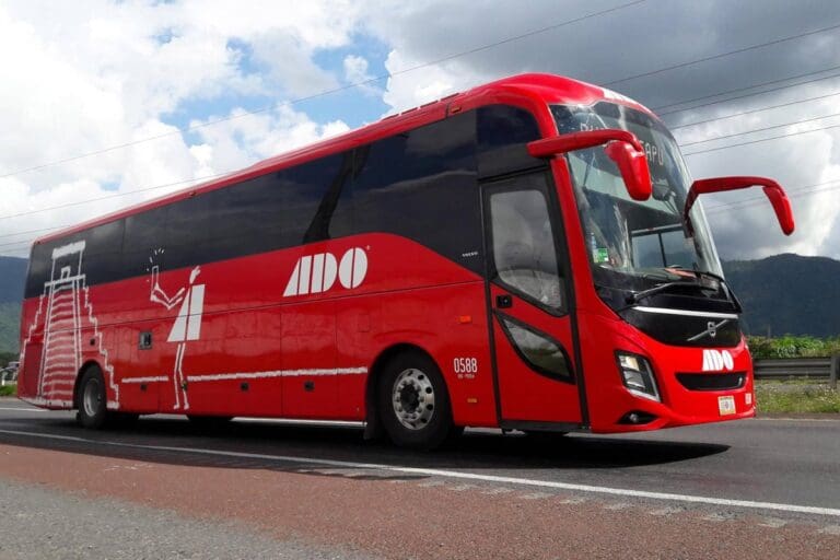 Promueve ADO viajes colectivos para reducir tráfico por obras de la Colosio y Tren Maya