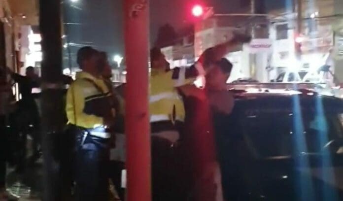 Ciudadanos grabaron un presunto abuso policiaco en Cholula; la denuncia del hecho se hizo a través de las redes sociales.