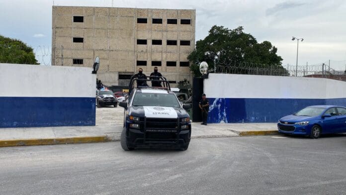 Trasladan 'de regreso' a Playa del Carmen a los 26 detenidos ayer en el fraccionamiento Selvanova