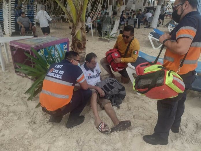 Rescatan a turista de morir ahogado tras presentar ataque epiléptico en Playa del Carmen