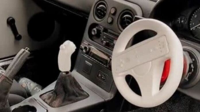 VIDEO: Tiktoker utiliza volante de Wii para su carro