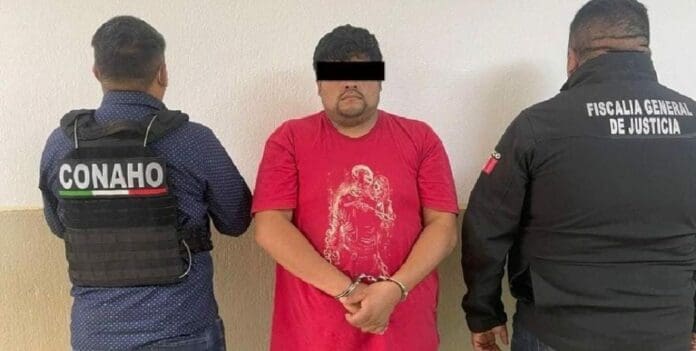 Un sujeto mató a su patrón con una agujeta. Andaba con la esposa de la víctima y planeaban quedarse con su negocio.