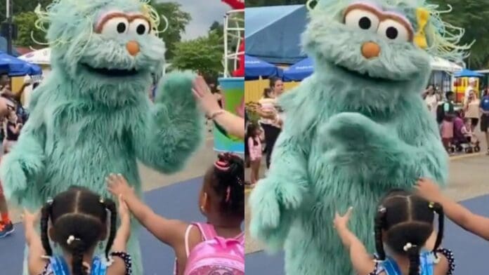 Racismo en parque de diversiones de Plaza Sésamo: botarga se negó a saludar a dos niñas afroamericanas