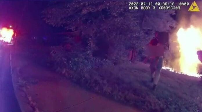 Un hombre se convirtió en un verdadero héroe luego que rescatara a cinco niños de un incendio; hay imágenes su su hazaña.