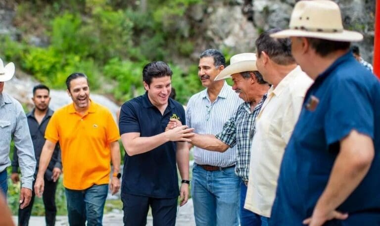 Samuel García ha recuperado agua gracias a unos operativos en ranchos y fincas. Pero le piden que clausure más albercas.