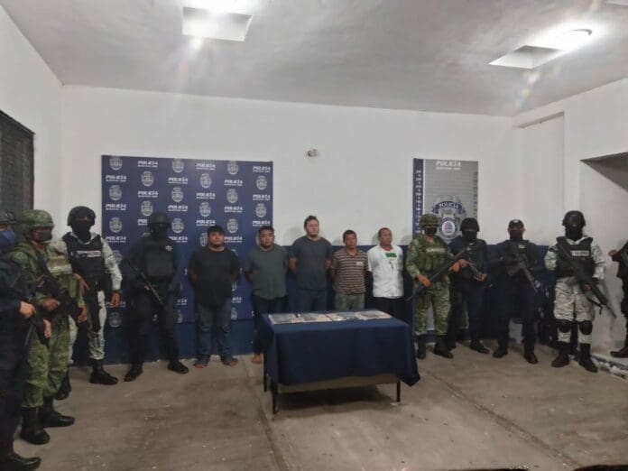 Detienen a grupo armado en taxi de José María Morelos