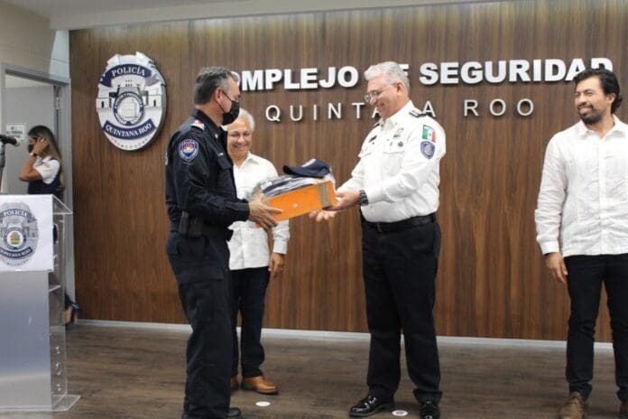 Gobierno estatal entrega uniformes al cuerpo policial de los 11 municipios para dignificar su labor