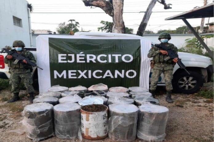 Aseguran camioneta de la Sesa con un cargamento de marihuana, al sur de Quintana Roo