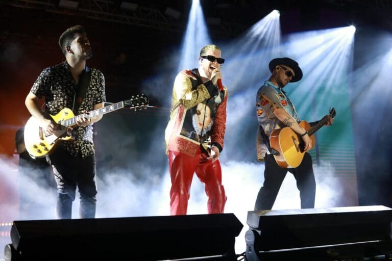 Piso 21 cierra espectacularmente los conciertos de la Feria Playa del Carmen