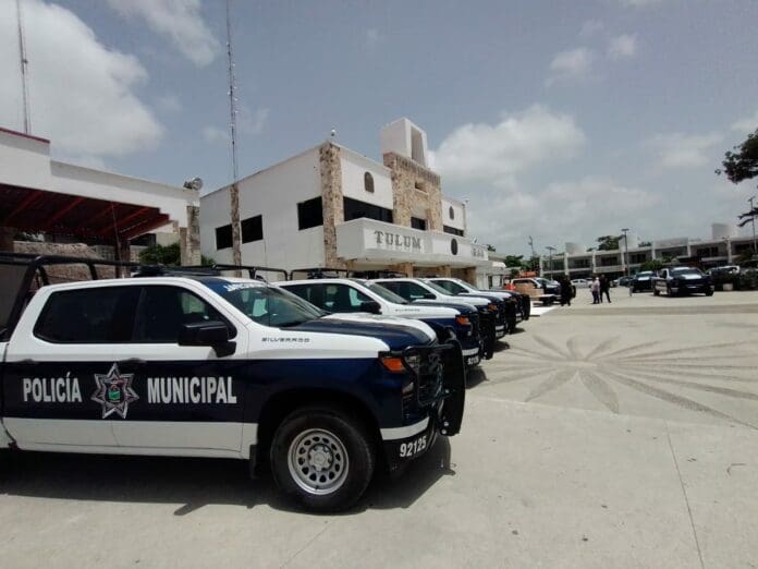 Entrega Ayuntamiento de Tulum patrullas y abre plazas para policías