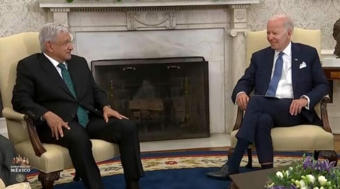 AMLO y Joe Biden se reúnen. Han hablado de varios temas como migración, seguridad, el fentanilo. Y dicen que tienen una buena relación.