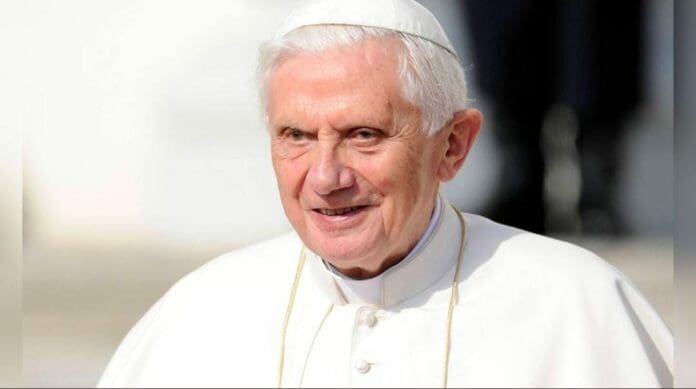 Difunden rumor sin confirmar de la muerte del papa emérito Benedicto XVI a los 95 años de edad. Detrás está una cuenta parodia.