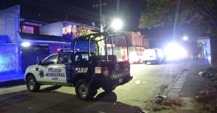 Unos sujetos armados llegaron a disparar contra los asistentes a una fiesta en León, Guanajuato. Seis personas fueron asesinadas.