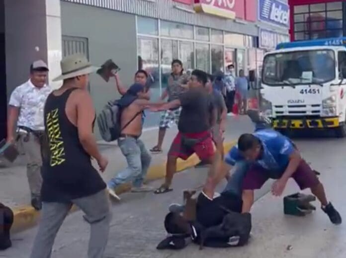Pelea a catorrazos entre boleros en Playa del Carmen