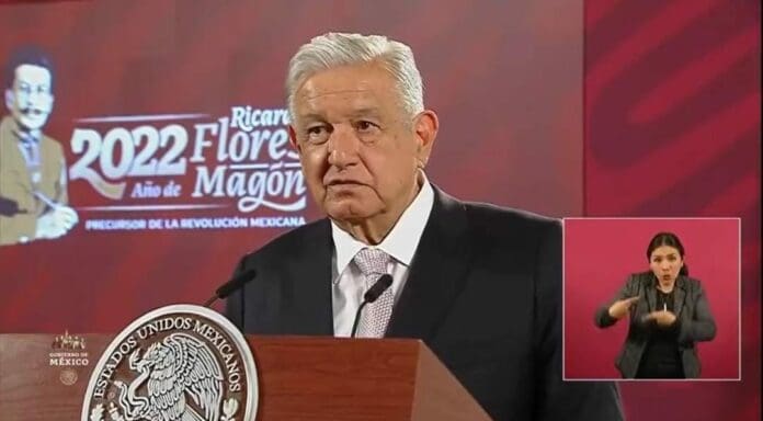 AMLO habló de la propuesta de poner nombres de militares en un monumento de víctimas; pese a la polémica dice que está a favor.