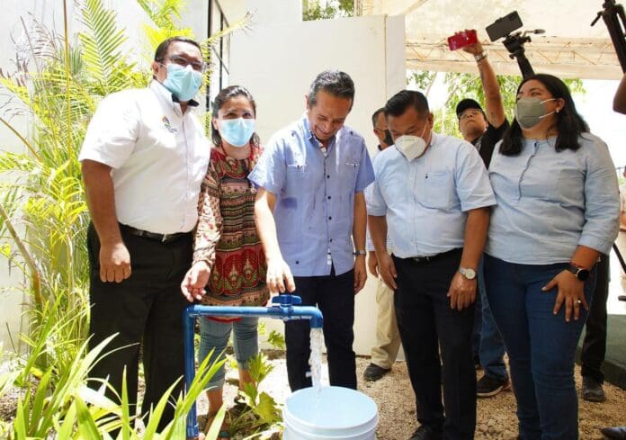 Inaugura Carlos Joaquín la segunda fase de la red de agua potable de “La Veleta” en Tulum