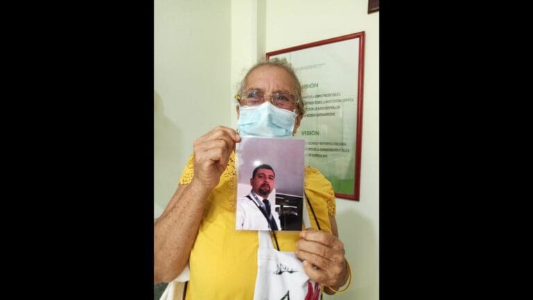 Madre de hombre desaparecido en Tulum viaja desde Guerrero en su búsqueda