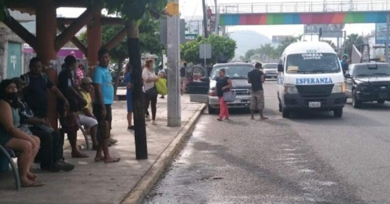 Por amenazas, choferes se niegan a prestar servicio en playas de Guerrero